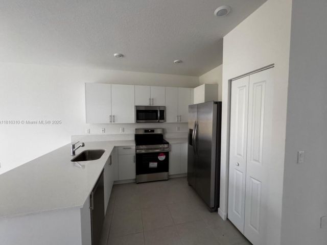 Home for rent at 112 SW 184 WAY 112 - photo 6147704