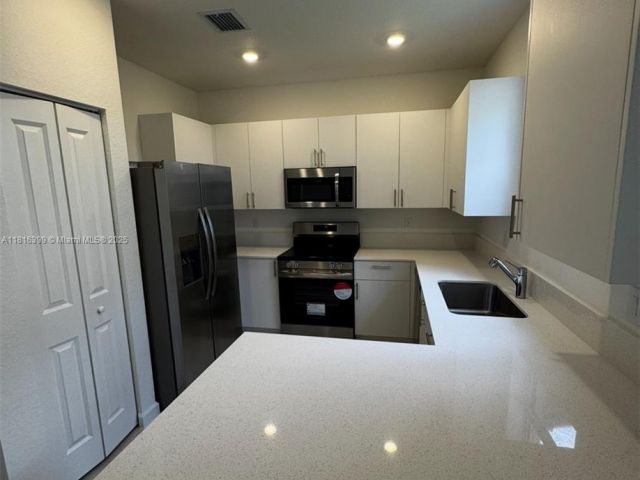 Home for rent at 140 SW 184 WAY 140 - photo 6147668