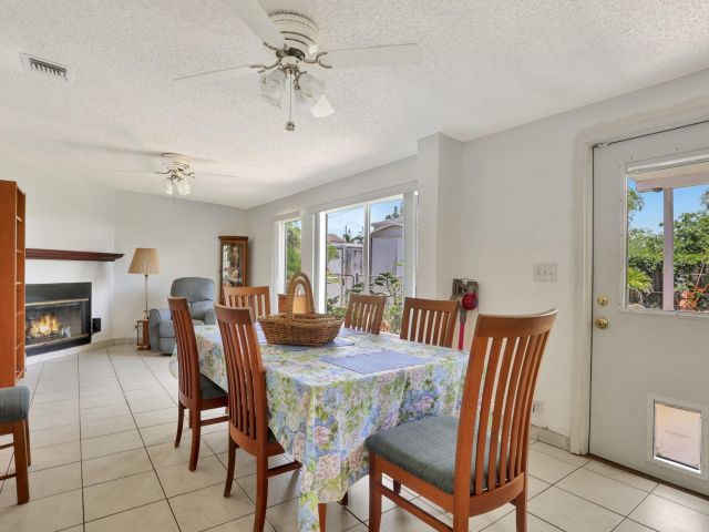 Home for sale at 217 SW 9th Ct - photo 6131882