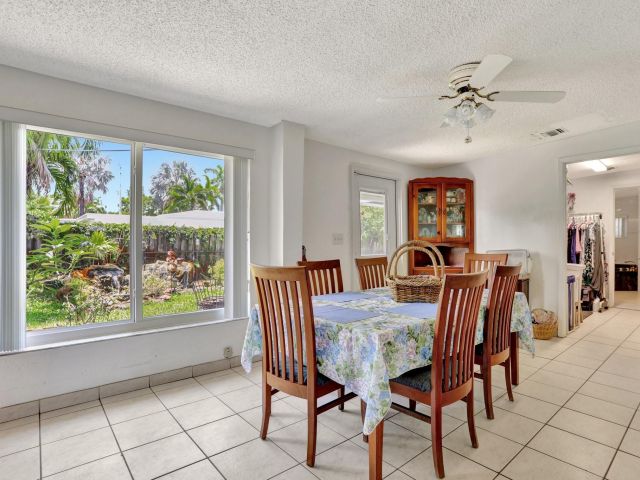 Home for sale at 217 SW 9th Ct - photo 6131883