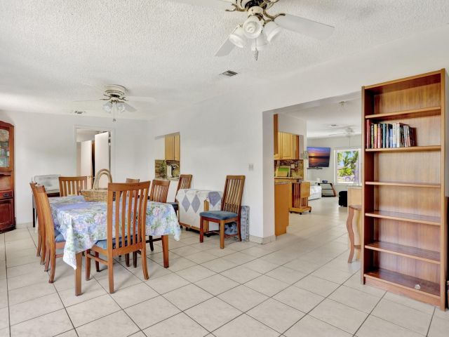 Home for sale at 217 SW 9th Ct - photo 6131884