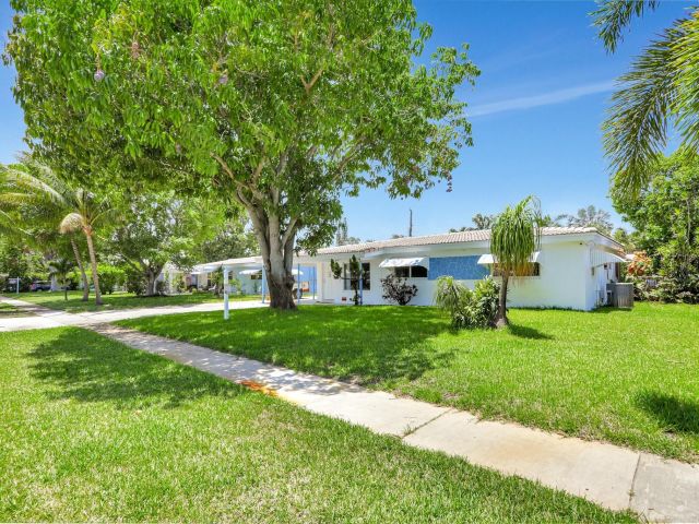 Home for sale at 217 SW 9th Ct - photo 6131897