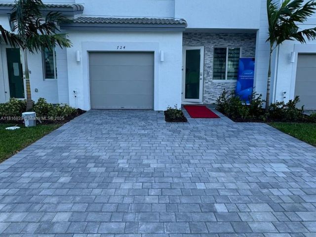 Home for rent at 724 SE 13th St Cir . - photo 6124645