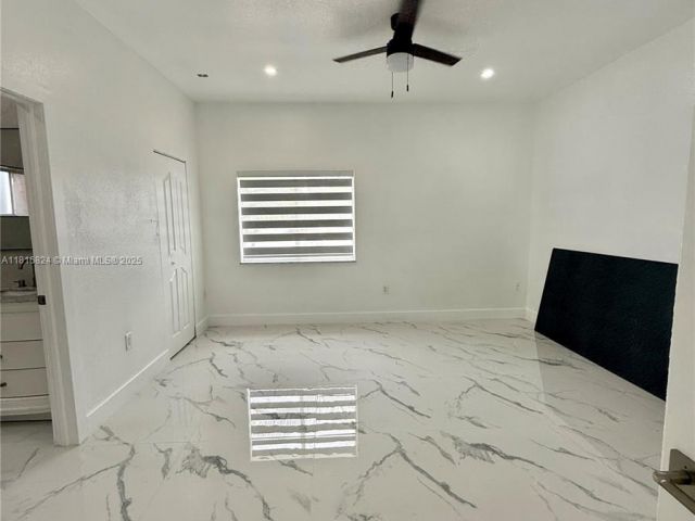 Home for rent at 1407 SE 6th St 1 - photo 6124004