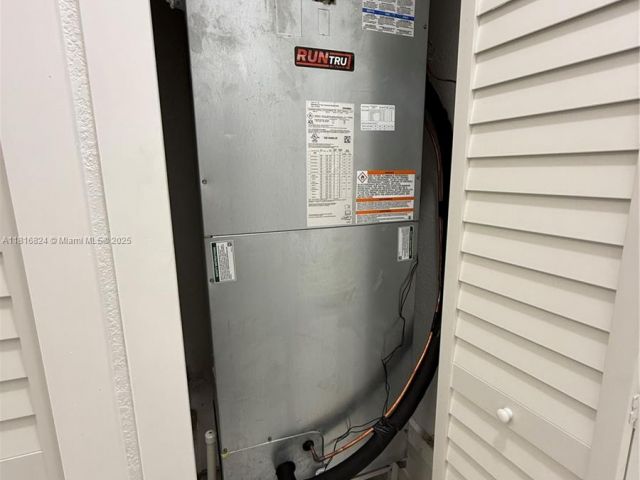 Home for rent at 1407 SE 6th St 1 - photo 6124006