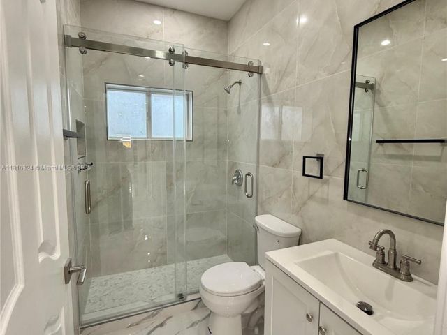 Home for rent at 1407 SE 6th St 1 - photo 6124009