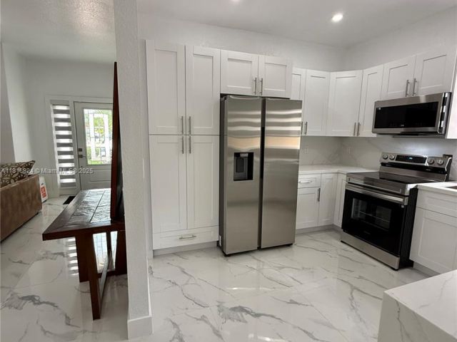 Home for rent at 1407 SE 6th St 1 - photo 6124013