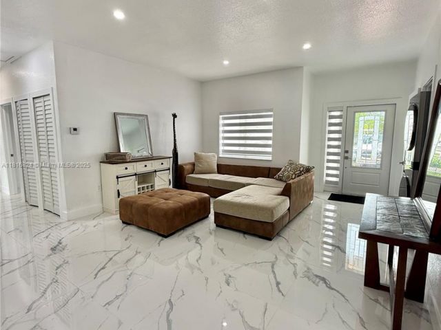 Home for rent at 1407 SE 6th St 1 - photo 6124018