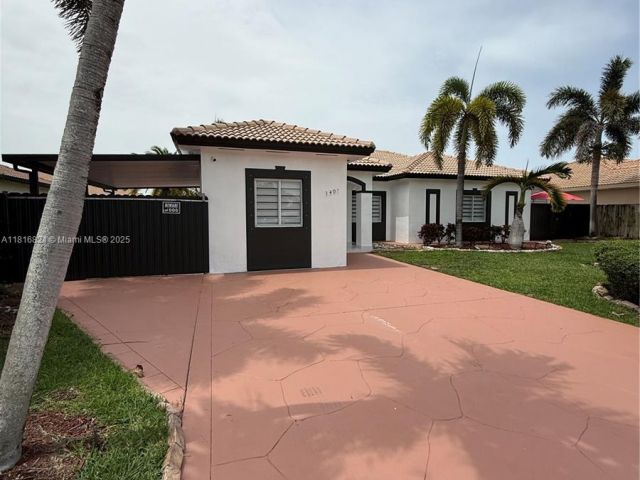 Home for rent at 1407 SE 6th St 1 - photo 6124020