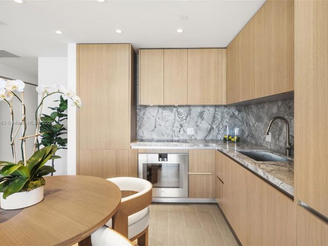 Apartment for rent  Unit #1808 - photo 6125243