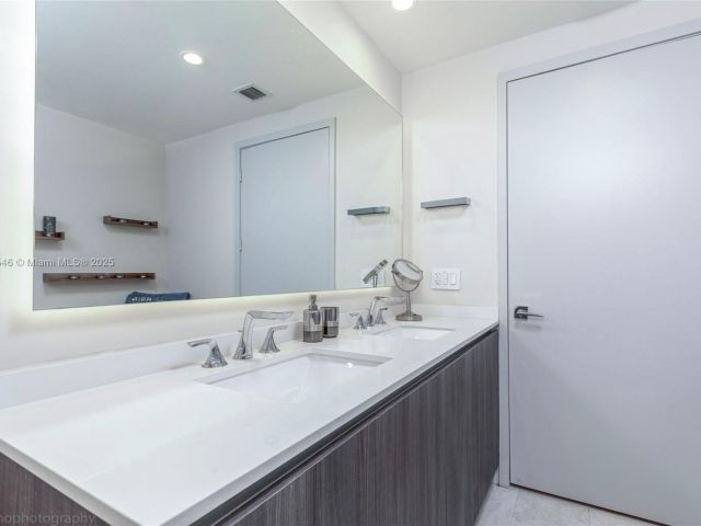 Apartment for sale  Unit #3911 - photo 6148614