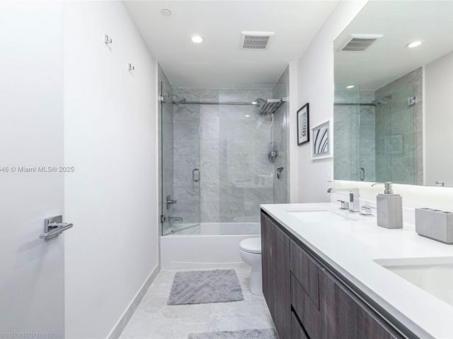 Apartment for sale  Unit #3911 - photo 6148618