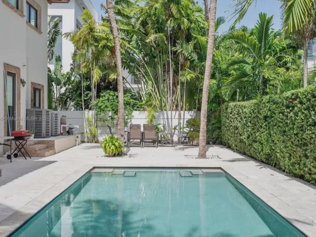 5-bedroom home for sale in Sunny Isles Beach - 18825 N Bay Rd - MondialRealty