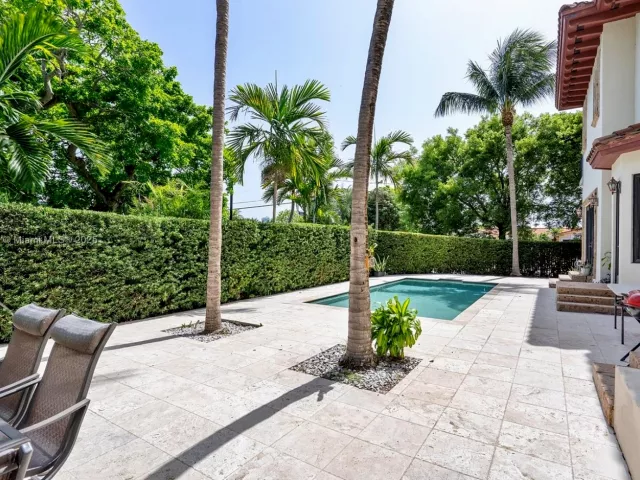 5-bedroom home for sale in Sunny Isles Beach - 18825 N Bay Rd - MondialRealty