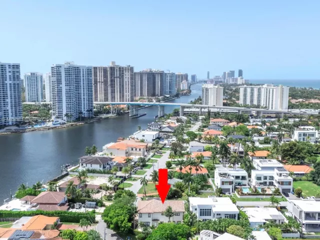 5-bedroom home for sale in Sunny Isles Beach - 18825 N Bay Rd - MondialRealty