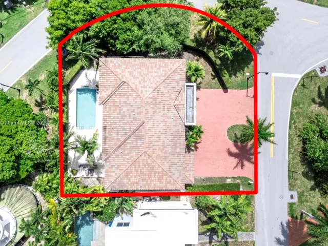 5-bedroom home for sale in Sunny Isles Beach - 18825 N Bay Rd - MondialRealty