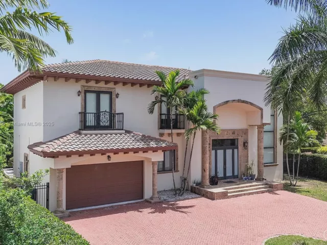 5-bedroom home for sale in Sunny Isles Beach - 18825 N Bay Rd - MondialRealty