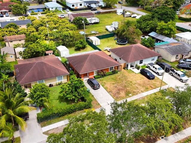 Home for sale at 229 NW 9th Ave - photo 6126179