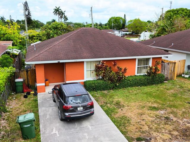 Home for sale at 229 NW 9th Ave - photo 6126187