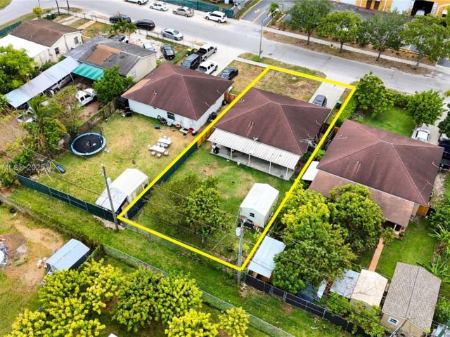 Home for sale at 229 NW 9th Ave - photo 6126190