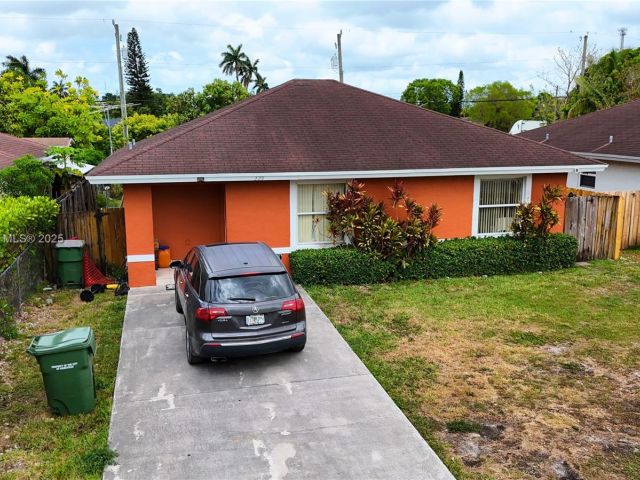 Home for sale at 229 NW 9th Ave - photo 6126195