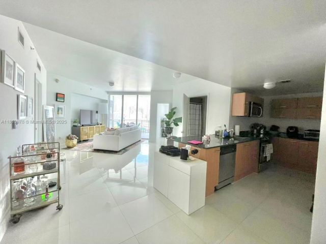 Apartment for rent  Unit #1103 - photo 6154249