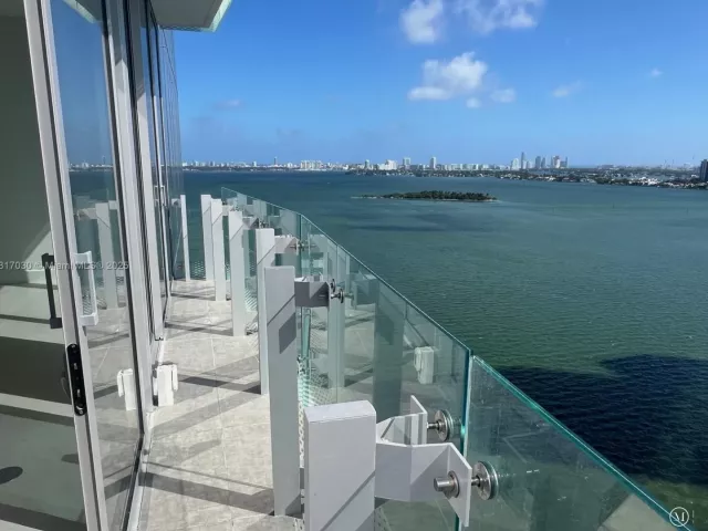 1-bedroom condo for sale in Miami - 700 NE 26th Ter 2004 - MondialRealty