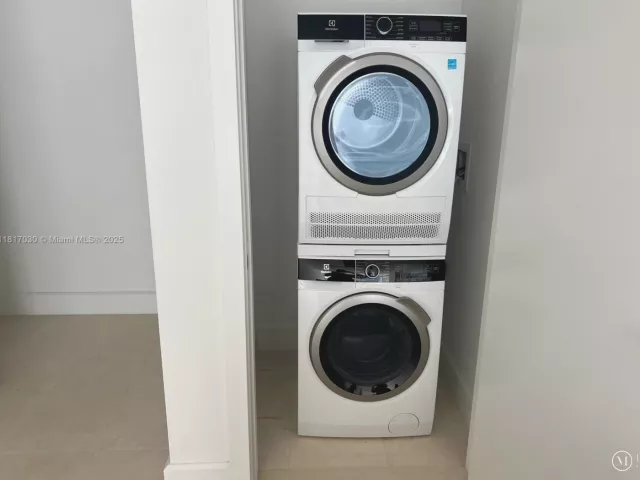 1-bedroom condo for sale in Miami - 700 NE 26th Ter 2004 - MondialRealty