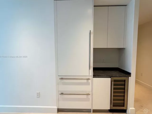 1-bedroom condo for sale in Miami - 700 NE 26th Ter 2004 - MondialRealty