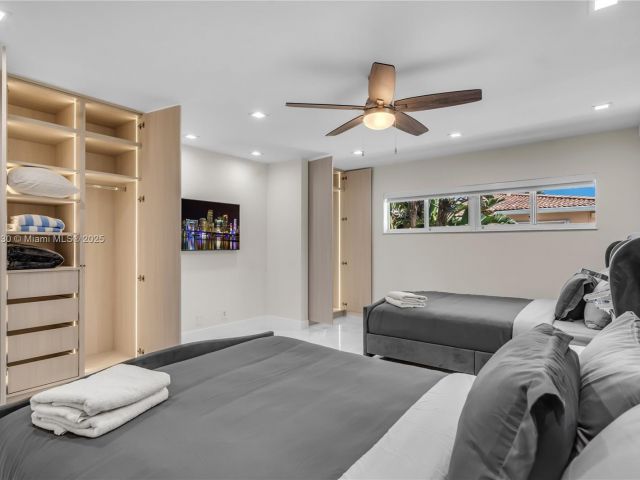 Home for sale at 1045 Hollywood Blvd - photo 6124910