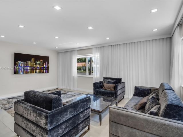 Home for sale at 1045 Hollywood Blvd - photo 6124917