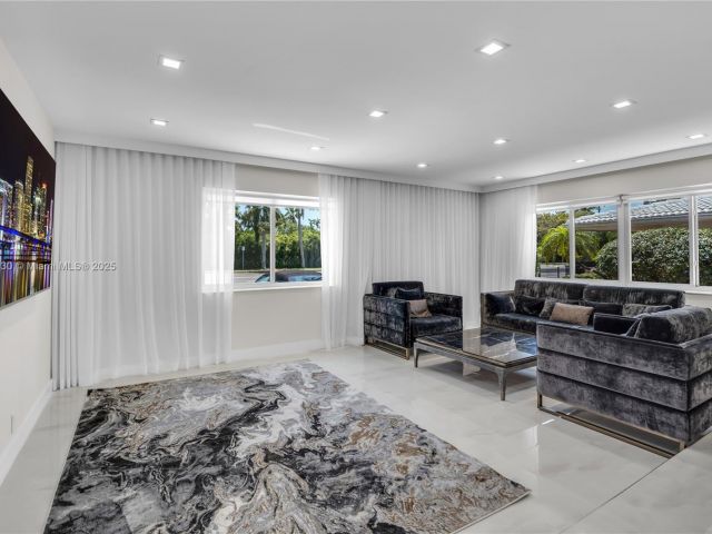 Home for sale at 1045 Hollywood Blvd - photo 6124918