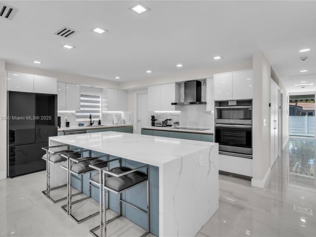 Home for sale at 1045 Hollywood Blvd - photo 6124927