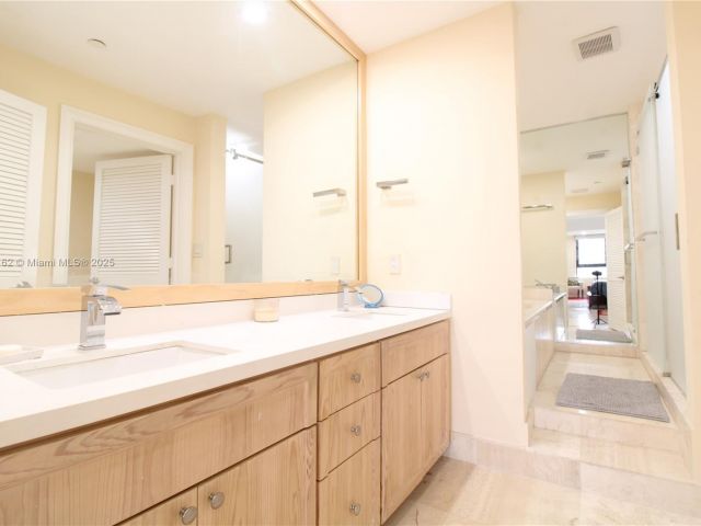 Apartment for sale  Unit #702 - photo 6126268