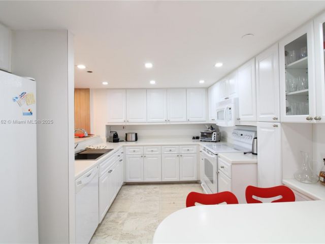 Apartment for sale  Unit #702 - photo 6126273