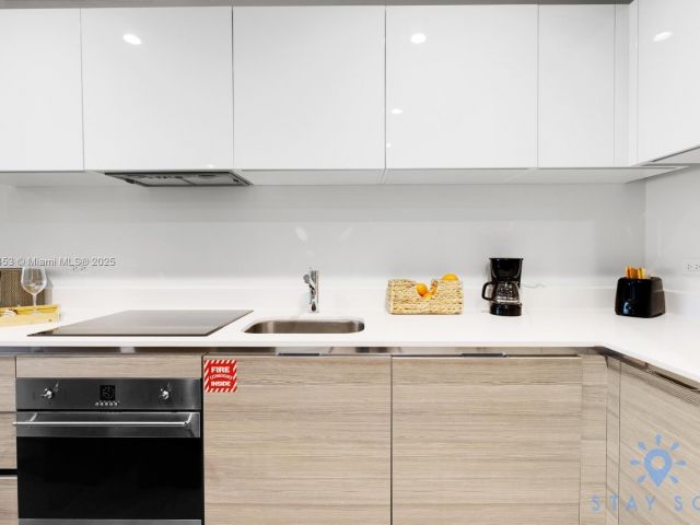 1-bedroom condo for sale in Hollywood - 777 N Ocean Dr N219 - MondialRealty