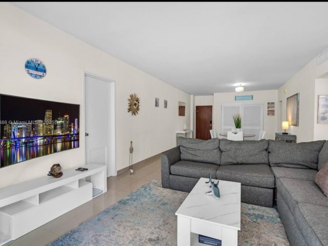 Apartment for rent  Unit #5J - photo 6129375