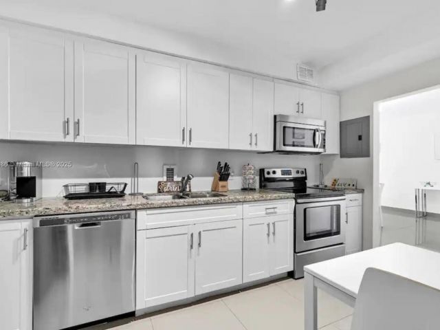 Apartment for rent  Unit #5J - photo 6129377