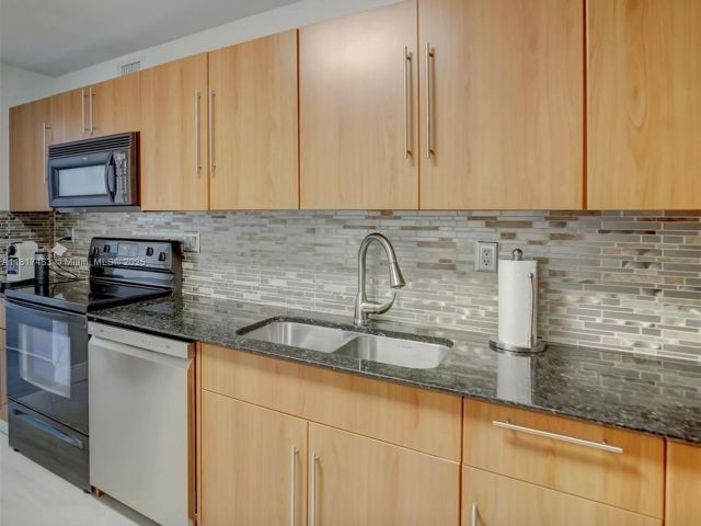 Apartment for sale  Unit #1007 - photo 6129320
