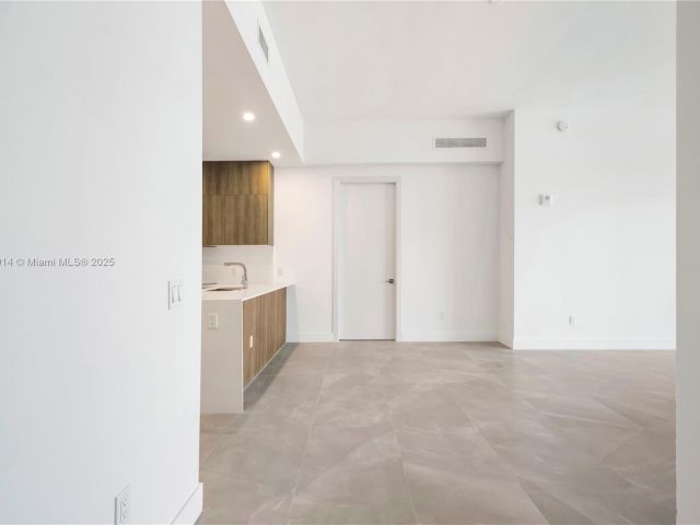 Apartment for sale  Unit #1604 - photo 6149998