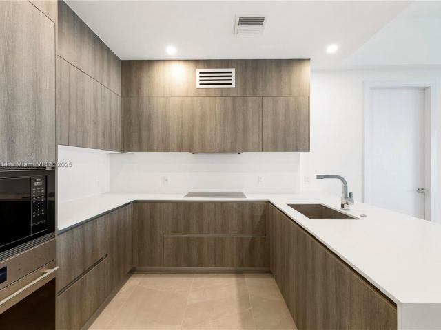 Apartment for sale  Unit #1604 - photo 6150000