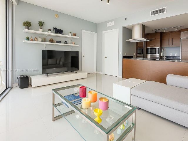 Apartment for sale  Unit #5104 - photo 6146778