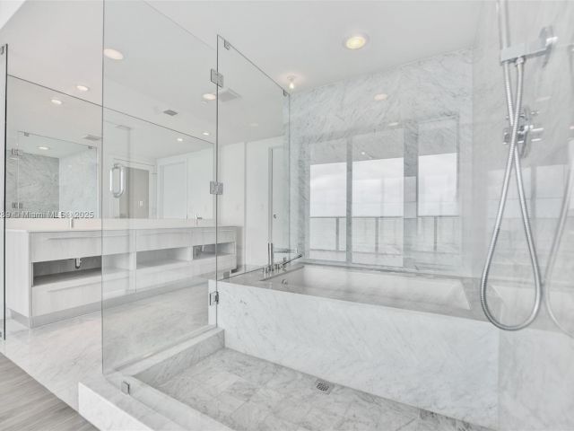 Apartment for sale  Unit #3101 - photo 6144907