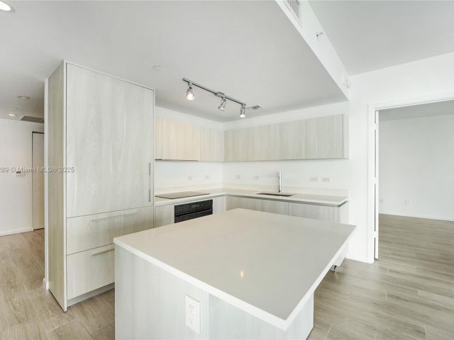 Apartment for sale  Unit #3101 - photo 6144909