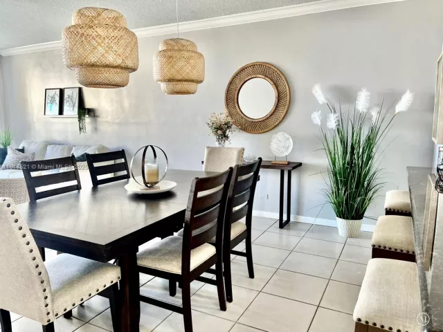 1-bedroom condo for sale in Miami Beach - 5601 Collins Ave 923 - MondialRealty