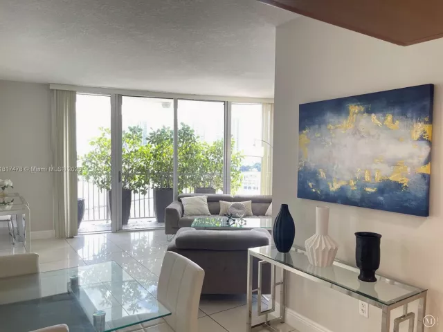 Apartment for sale  Unit #1414 - photo 6142003