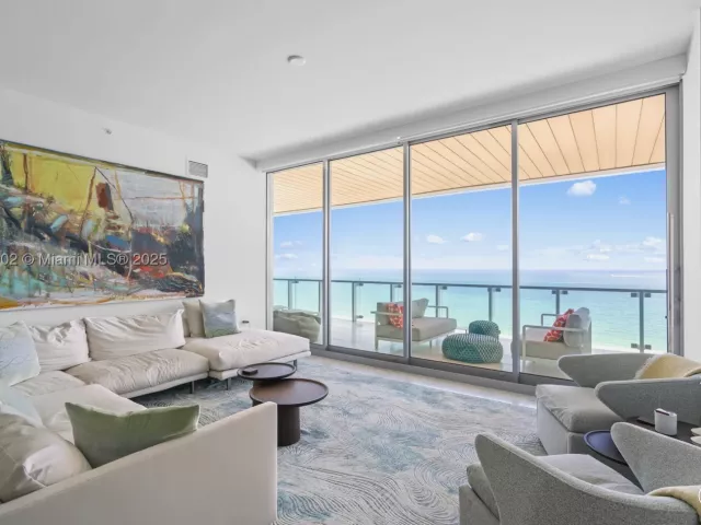 2-bedroom condo for sale in Miami Beach - 5775 Collins Ave 1602 - MondialRealty