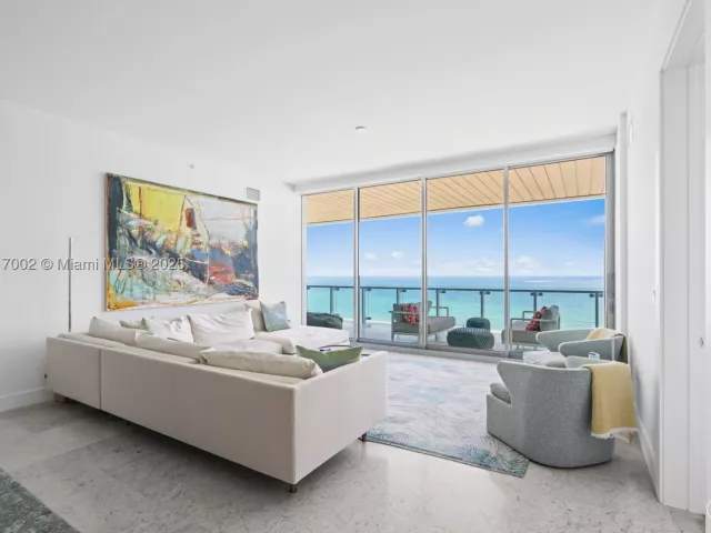 2-bedroom condo for sale in Miami Beach - 5775 Collins Ave 1602 - MondialRealty