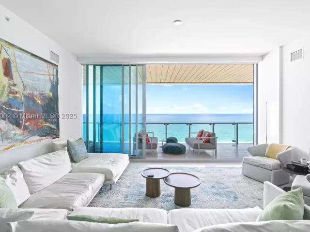 2-bedroom condo for sale in Miami Beach - 5775 Collins Ave 1602 - MondialRealty