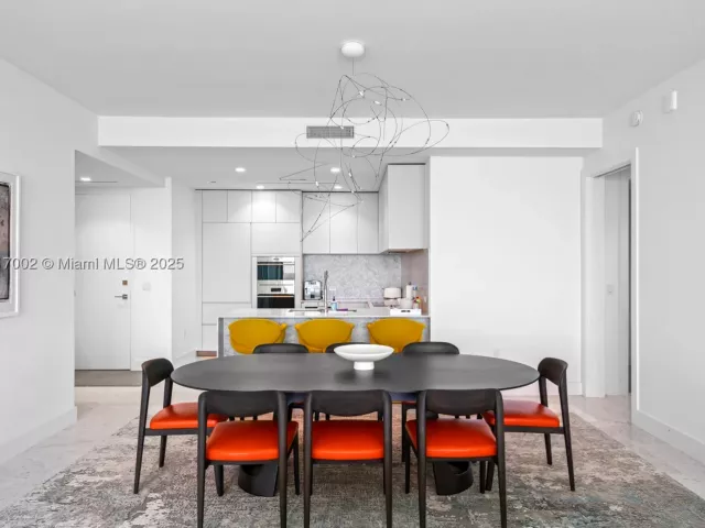 2-bedroom condo for sale in Miami Beach - 5775 Collins Ave 1602 - MondialRealty